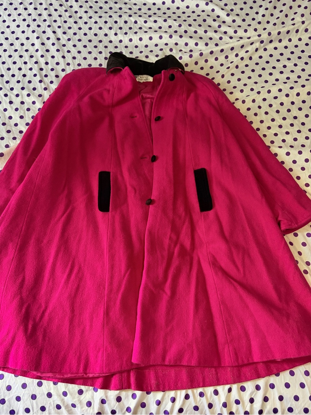 Vintage Women's pink Wool Coat with Contrast black details